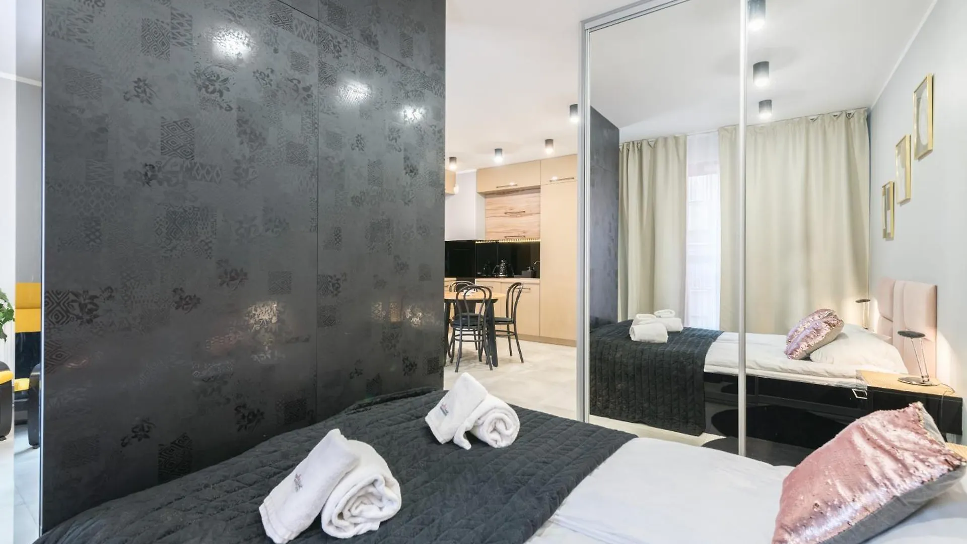 Waterlane Island - Riverview Pool, Spa & Gym By Downtown Apartments Gdańsk 0*,  Polska