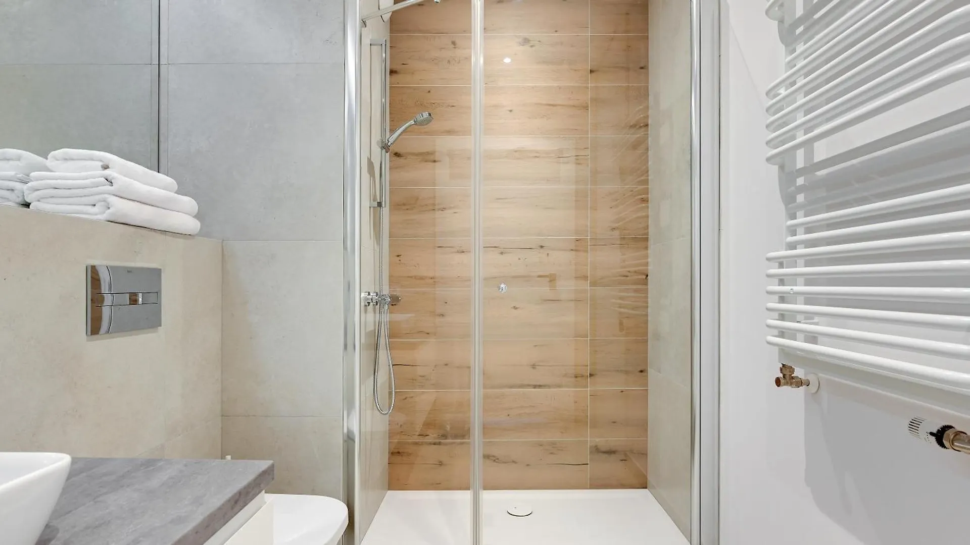 Waterlane Island - Riverview Pool, Spa & Gym By Downtown Apartments Gdańsk 0*,  Polska