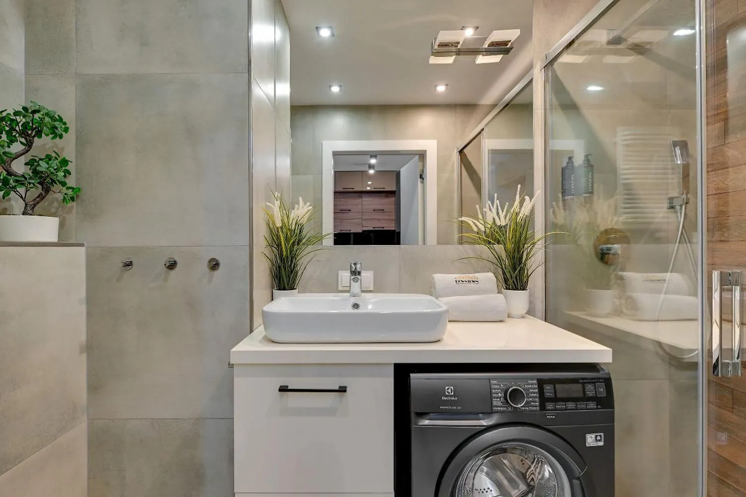 Waterlane Island - Riverview Pool, Spa & Gym By Downtown Apartments グダニスク 0*,  ポーランド